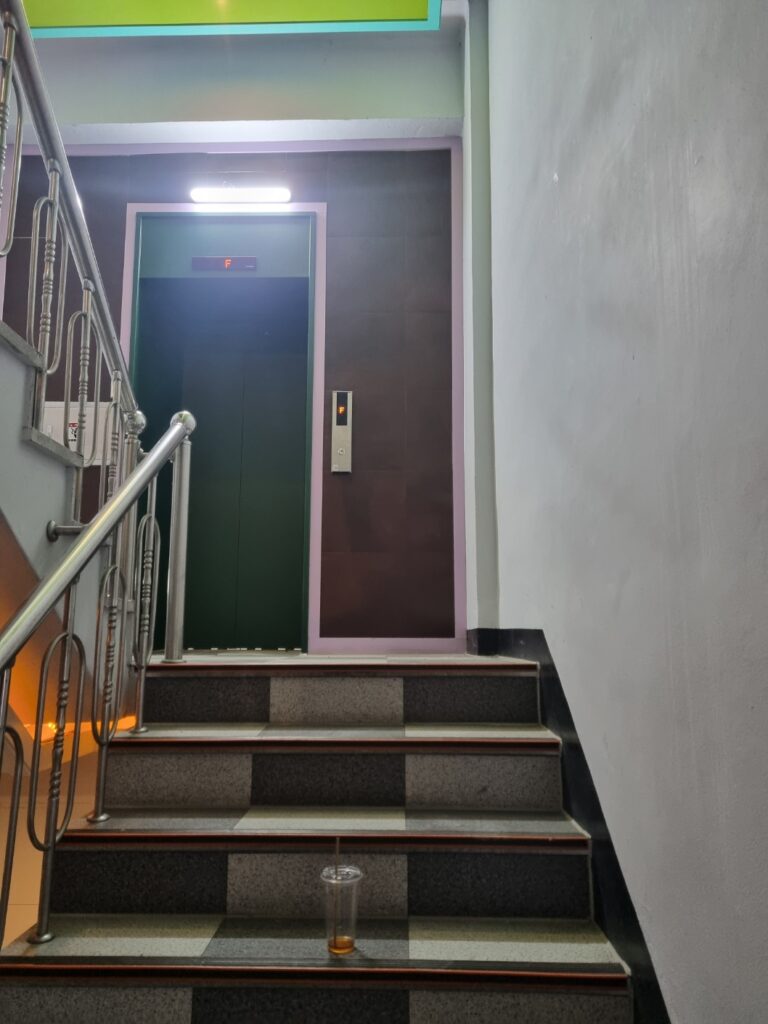 모텔 엘리베이터,계단 리모델링 전