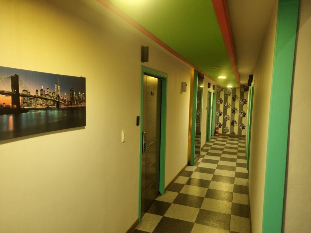 모텔 객실 복도 리모델링 전