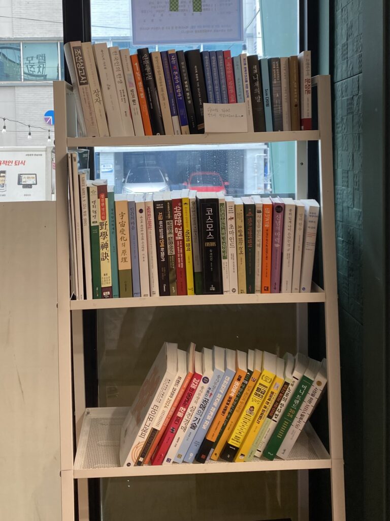 구미 모텔 레지던스 쉼 그리고 여유 무료 미니 서점