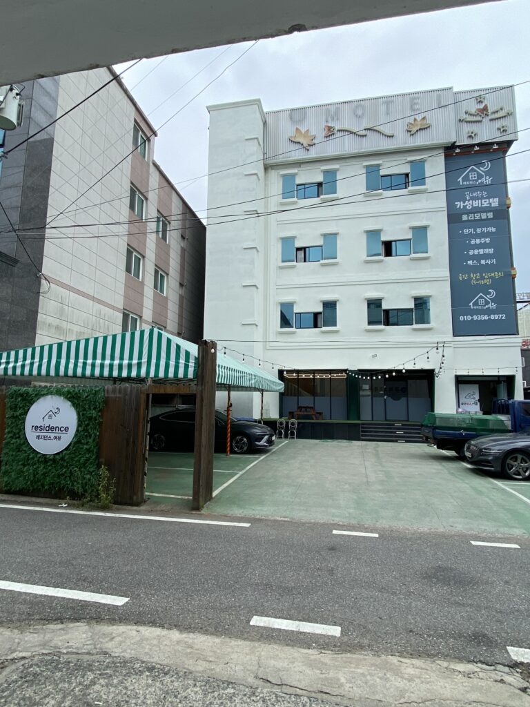 구미 달방 레지던스 쉼 그리고 여유 모텔 건물 입구