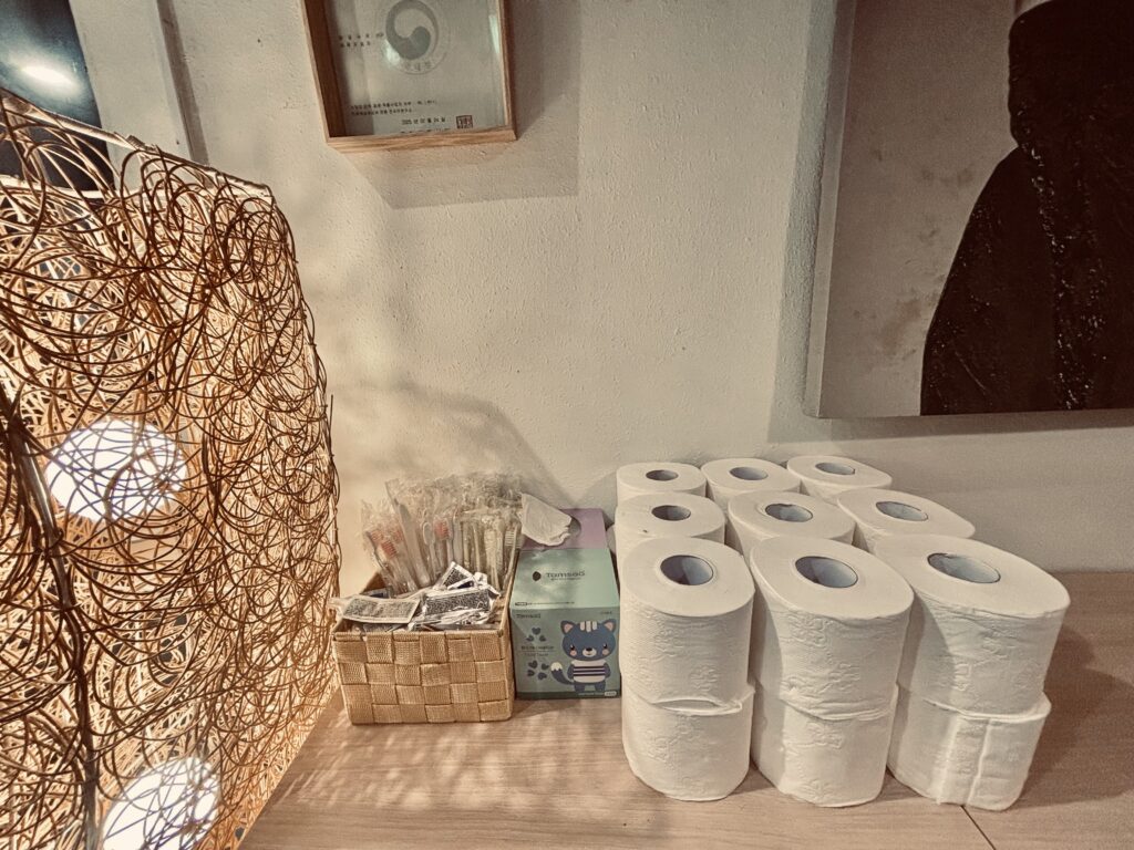 모텔 달방 제공 비품들 화장지