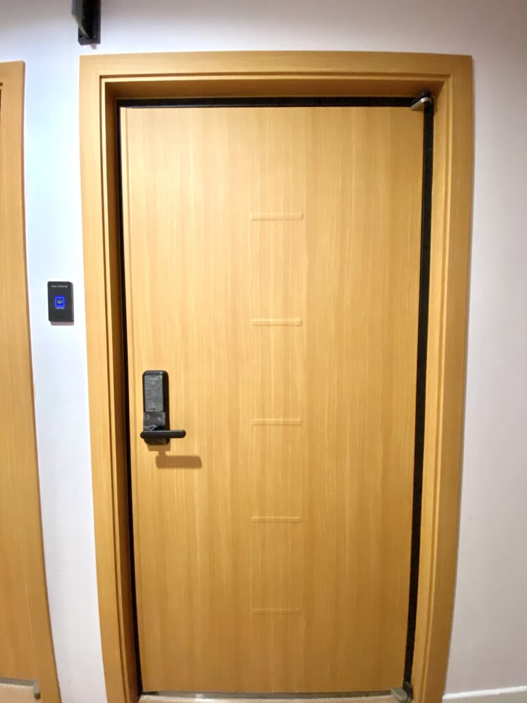 구미 모텔 객실 문 리모델링 인테리어 후